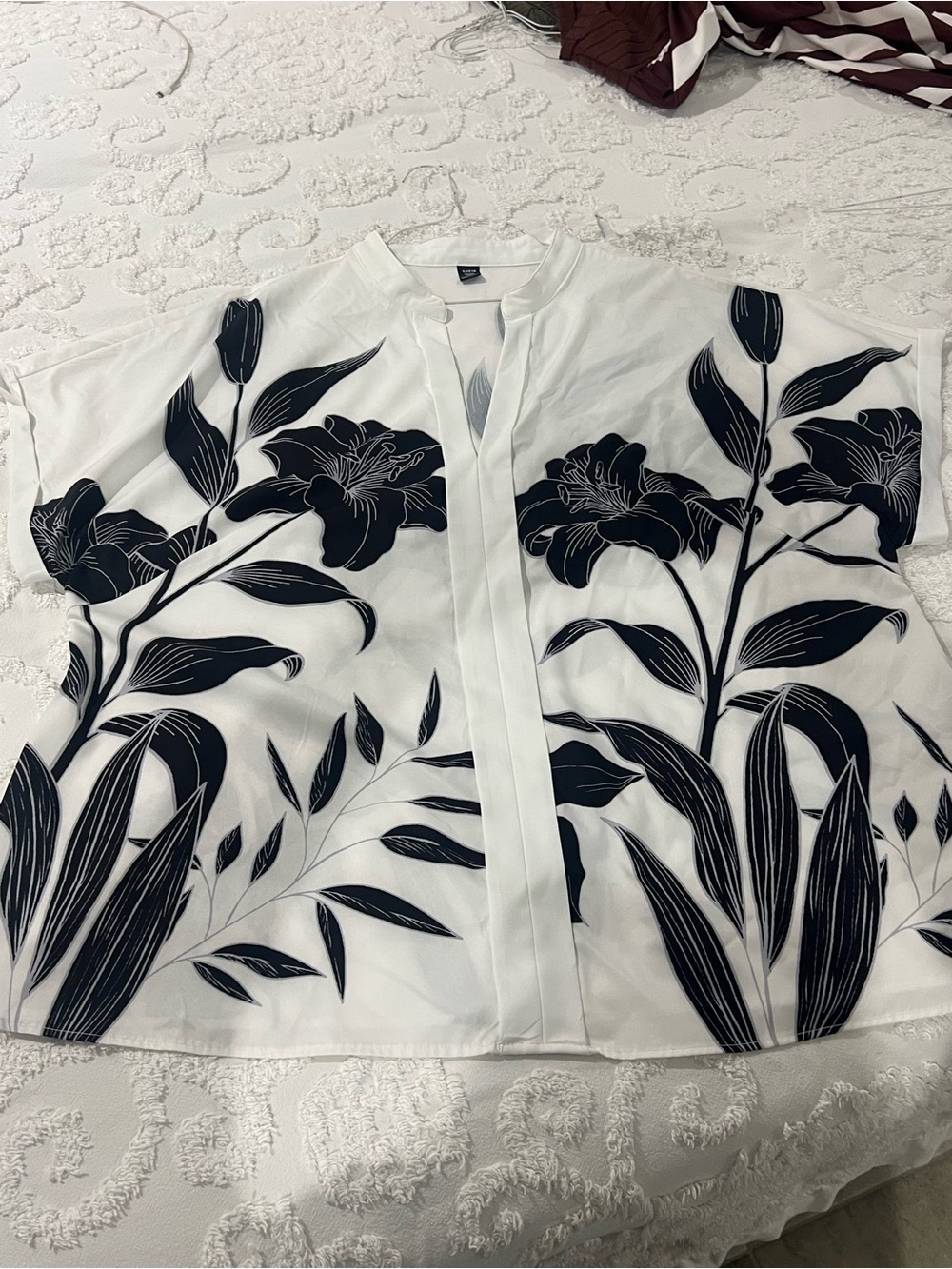 SHEIN Curve Women’s 4XL Black White Floral Print Batwing-Sleeve Blouse Top